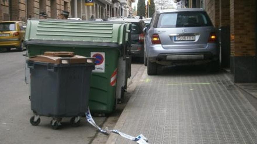 El vehicle que s&#039;ha enfilat aquest migdia dalt d&#039;una vorera, al carrer Saclosa.