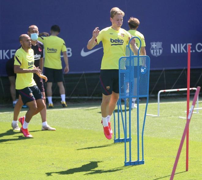 Este viernes la primera plantilla del FC Barcelona ha seguido su puesta a punto después del día de descanso.