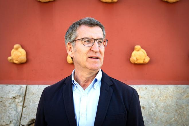 El líder del PP, Alberto Núñez Feijóo, durante un acto de campaña electoral del PP, en el Museo Dalí, a 3 de mayo de 2024, en Figueres, Girona, Catalunya (España).