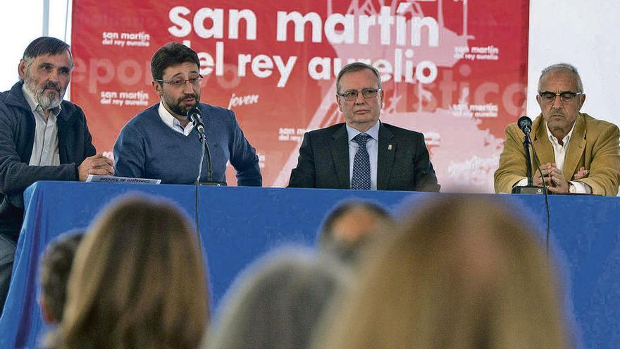 Xulio Arbesú, Enrique Fernández, Francisco del Busto y Tácito Suárez, en el acto.