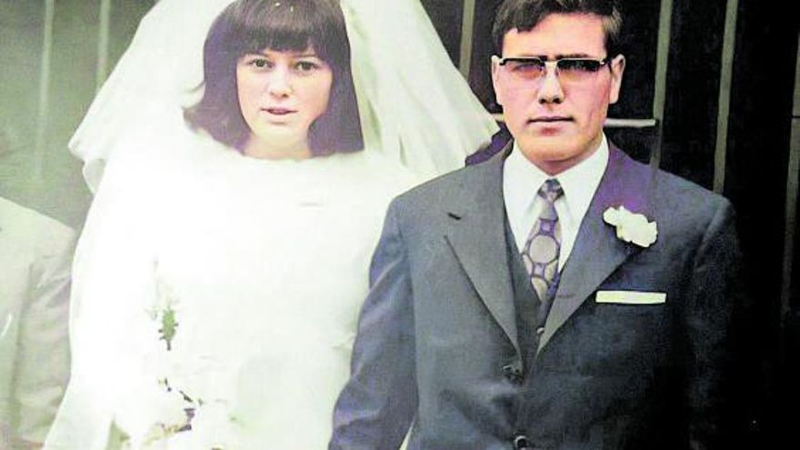 Pilar Anta Barros y Paulino Fernández Lorenzo el día de su boda en Alcañices, en 1971. | Chany Sebastián