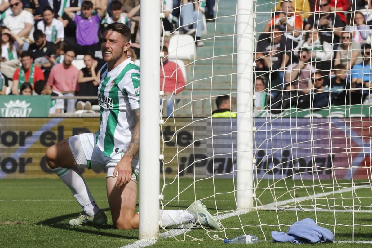 Antonio Casas se lamenta durante la pasada temporada con el Córdoba CF