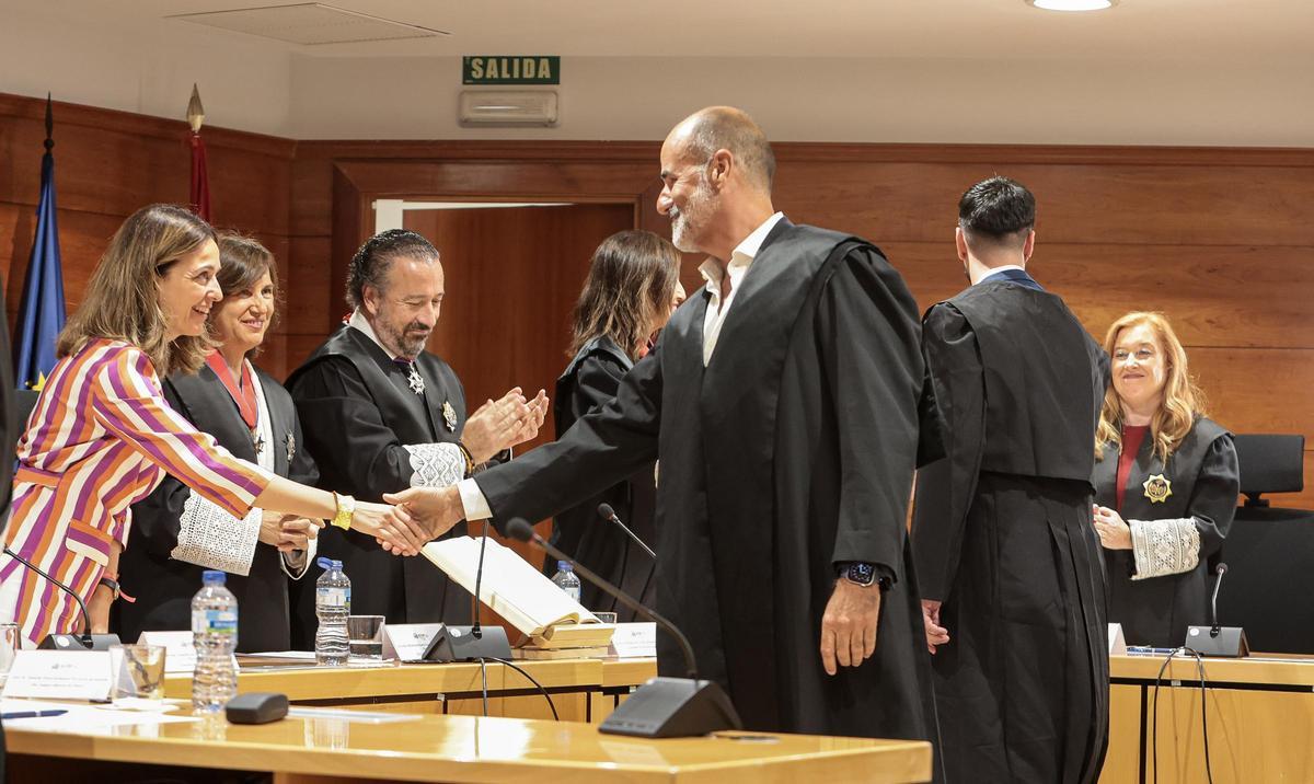 Acto de imposición de Togas y Juramento o Promesa de las colegiadas y colegiados incorporados en el último año al Ilustre Colegio Oficial de Procuradores de Alicante