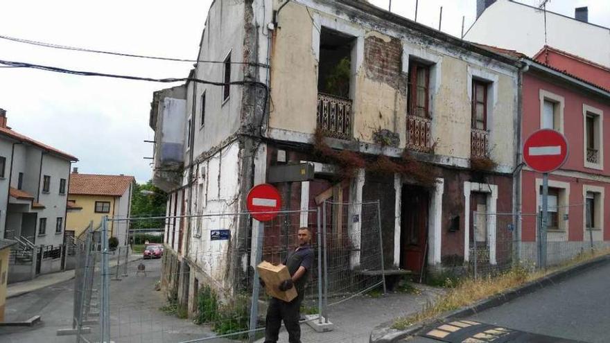 Edificio que el Concello demolerá en Nós.