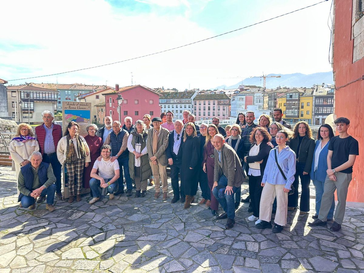 Militantes y simpatizantes del PSOE de Llanes