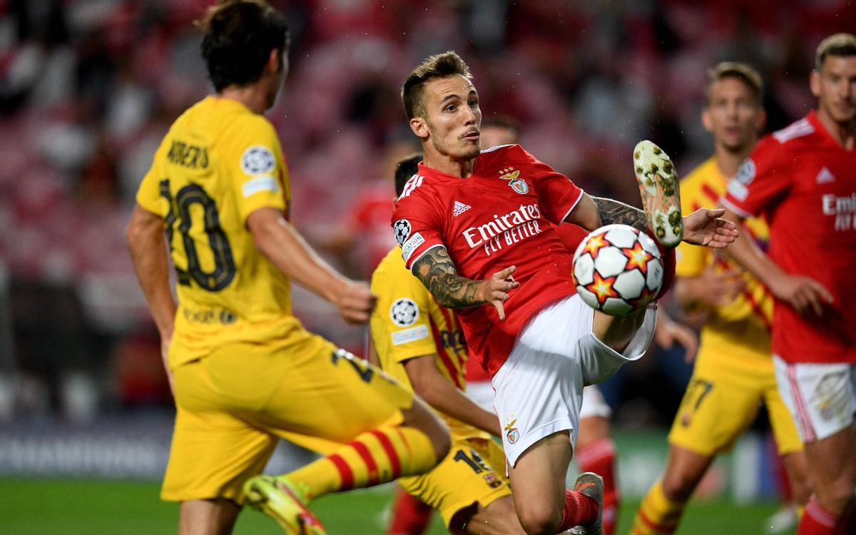 Alejandro Grimaldo durante el Benfica-Barça