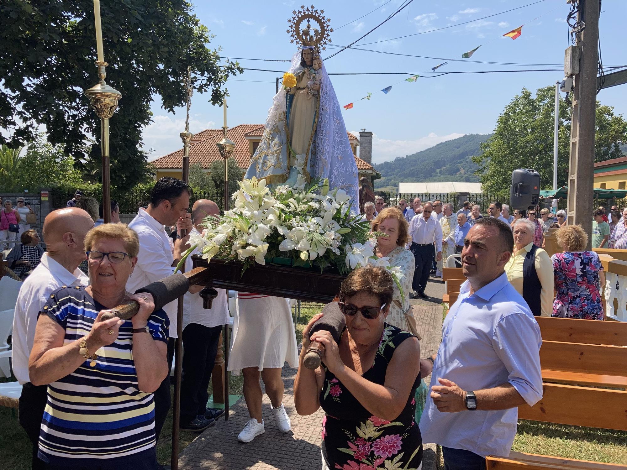 El Carbayu celebra su misa y su tradicional procesión que concluye con sorpresa: se presenta el nuevo himno en honor de Nuestra Señora del Buen Suceso