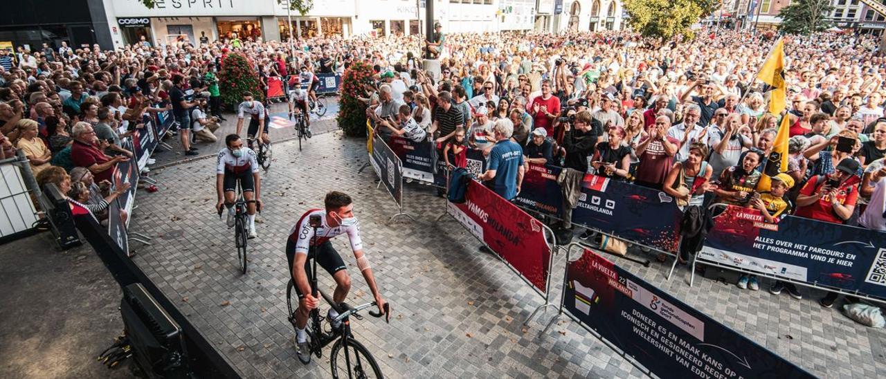 Presentación de equipos de la Vuelta, en Utrecht.