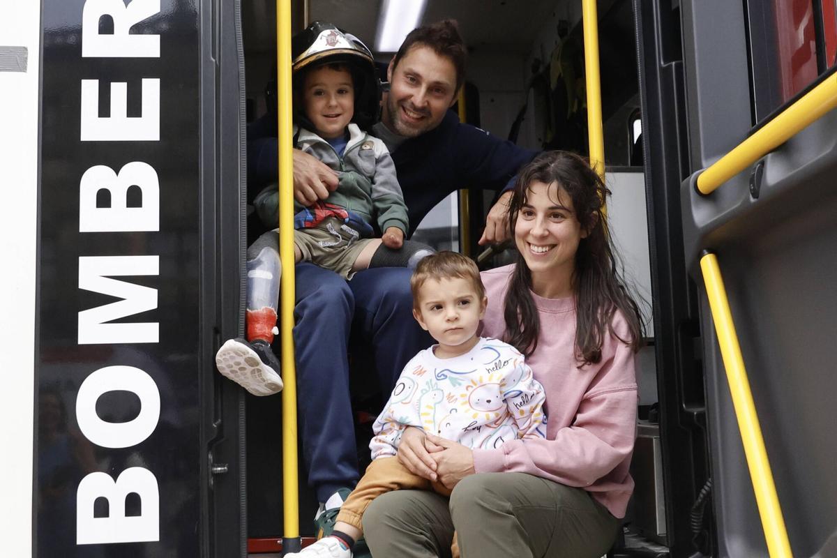 En imágenes: así fue la jornada de los bomberos con el pequeño Mael