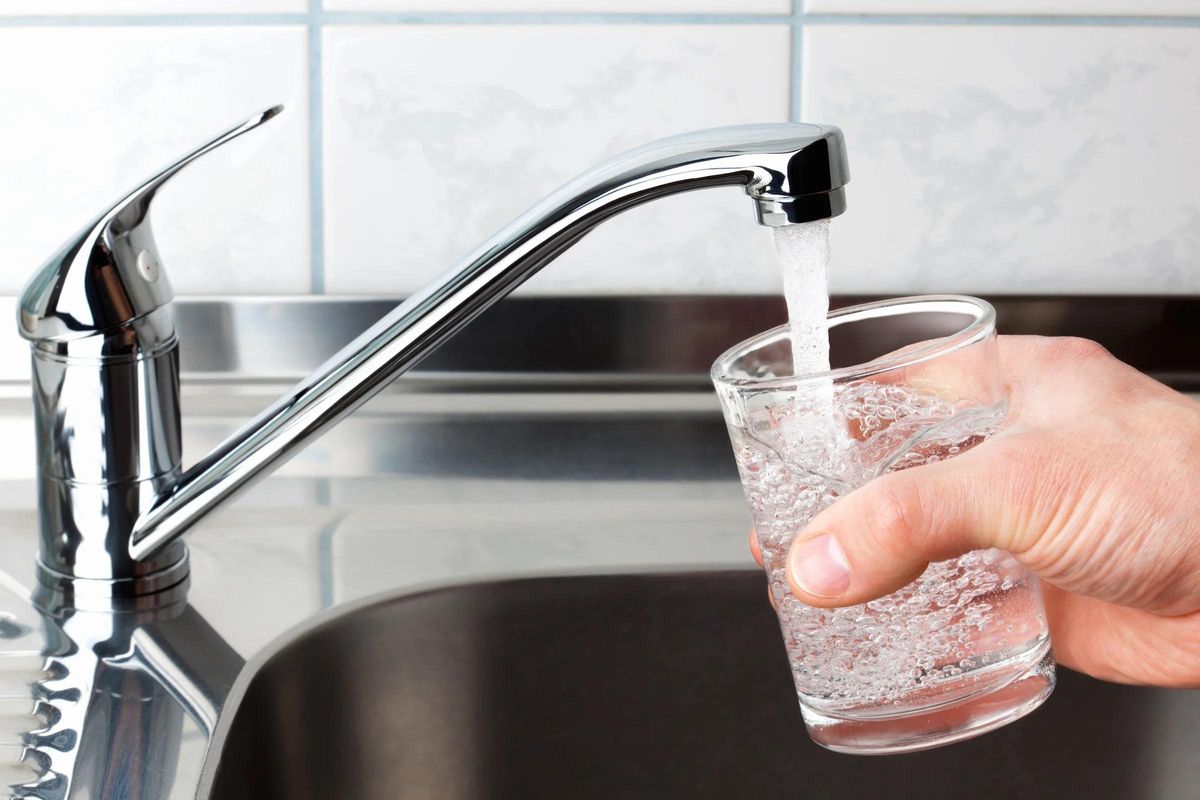 El agua del grifo contiene compuestos químicos sintéticos peligrosos para la salud