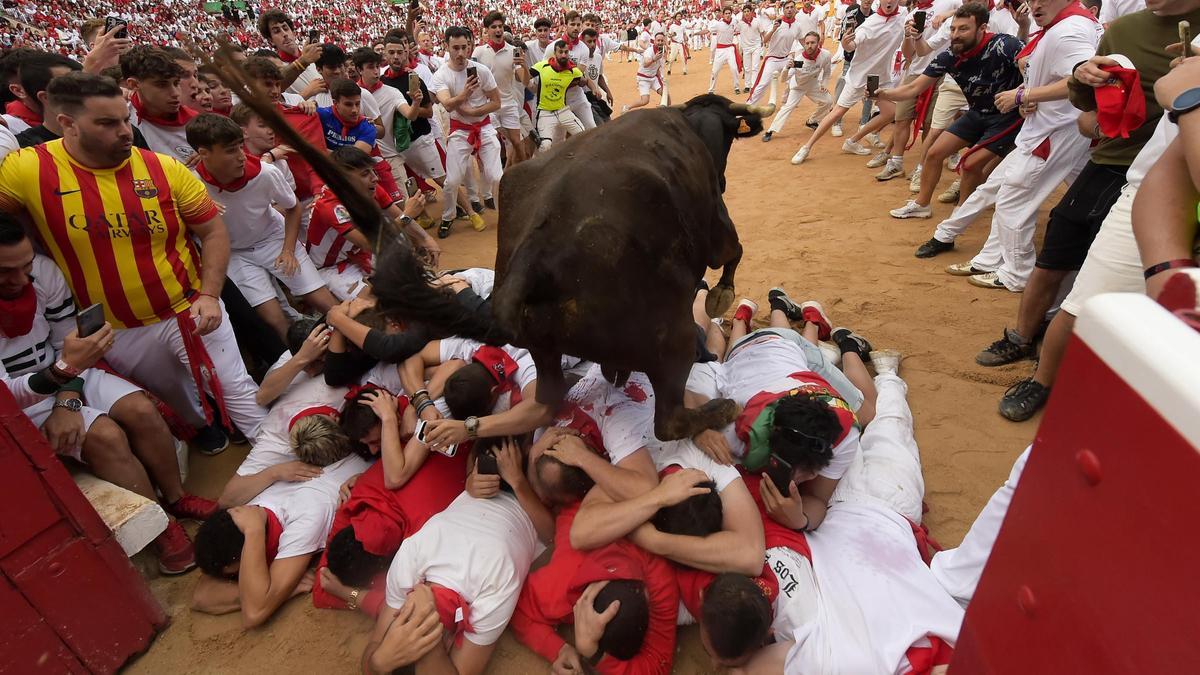 Una espectacular escena en la plaza de toros de Pamplona este miércoles
