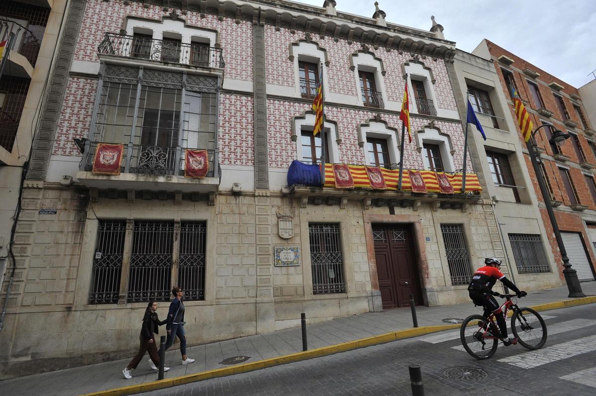 Fachada del Ayuntamiento de Crevillent