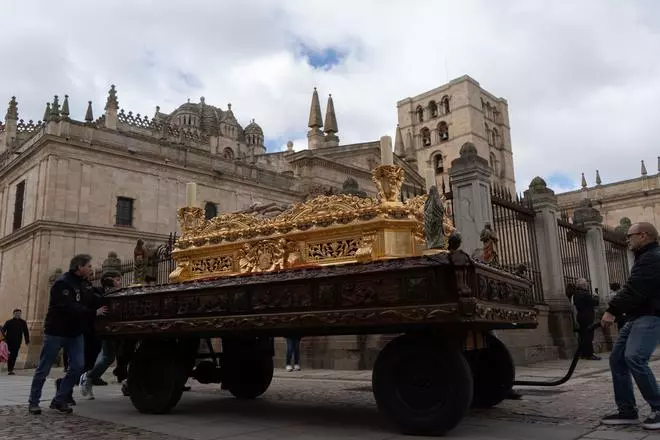 GALERÍA | Bajada del Cristo de las Injurias de Zamora