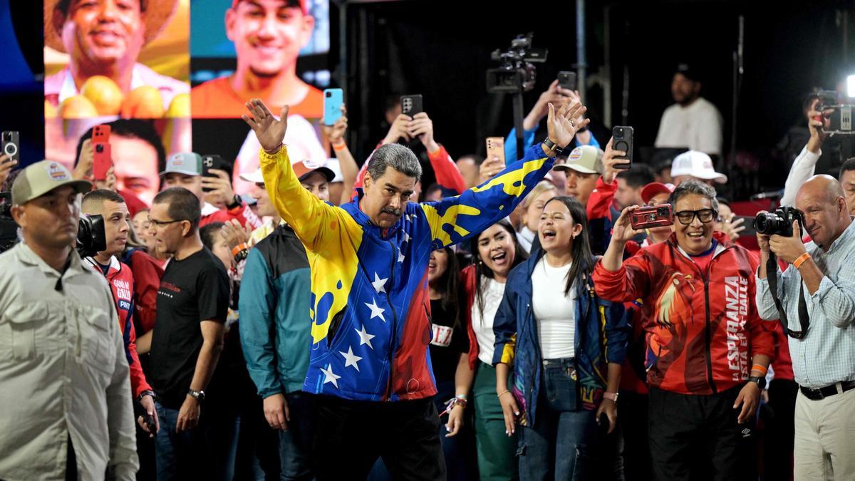 Maduro celebra los resultados electorales.