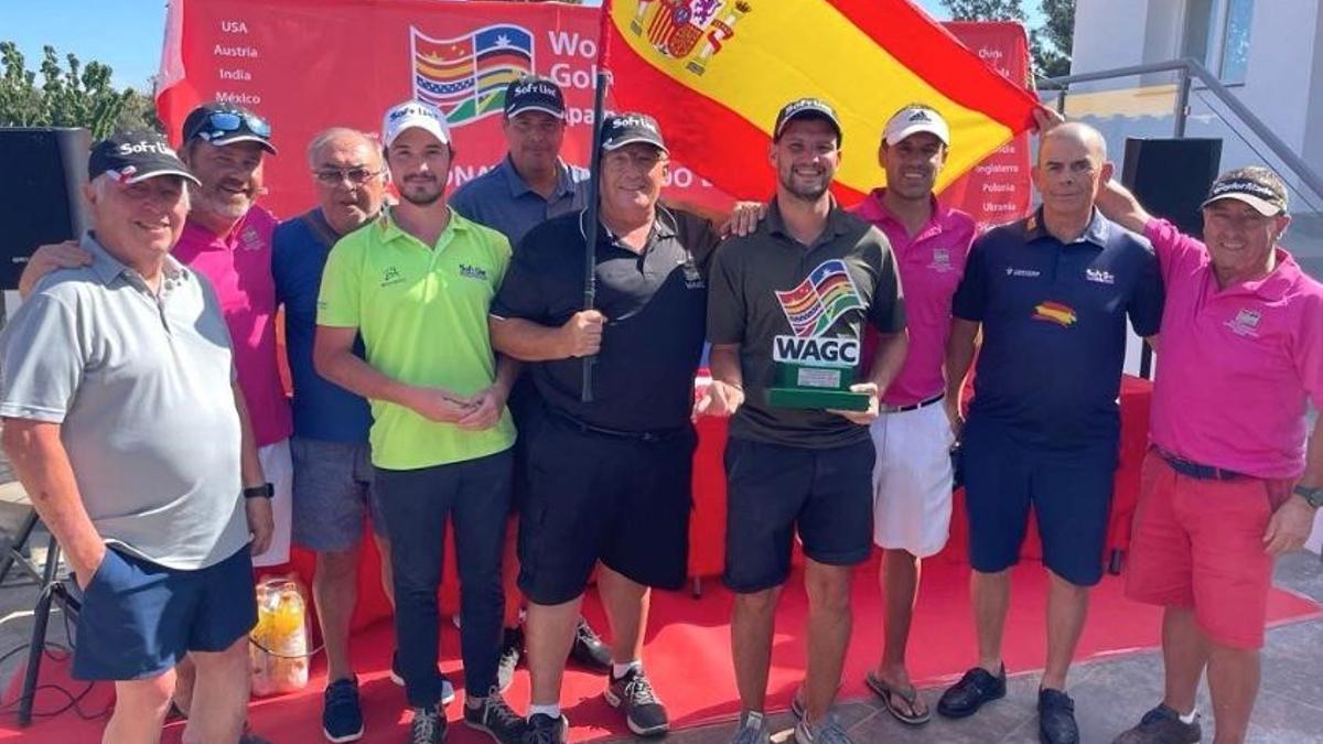 Marc Daviu posa con el resto de los representantes del Circuito Balear en Mijas.