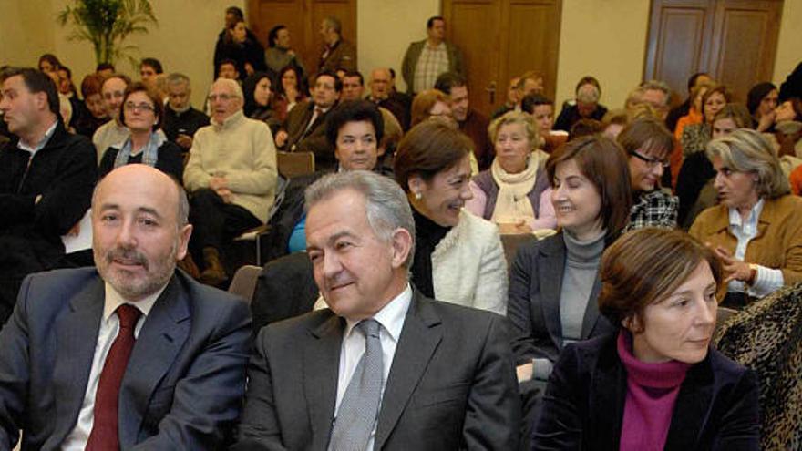 Losada, Méndez y Barcón, en la asamblea de ayer. / fran martínez