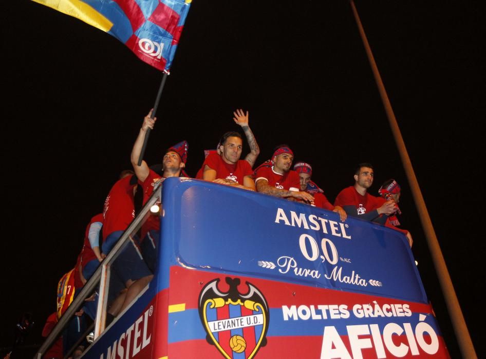 Así celebra el ascenso la afición del Levante UD