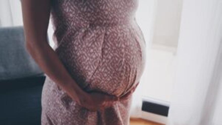 Crean en Murcia una plataforma de embarazadas expulsadas de la sanidad pública