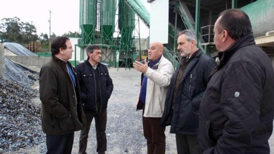 Cores Tourís y García-Borregón en su visita a las dependencias de Abonomar.