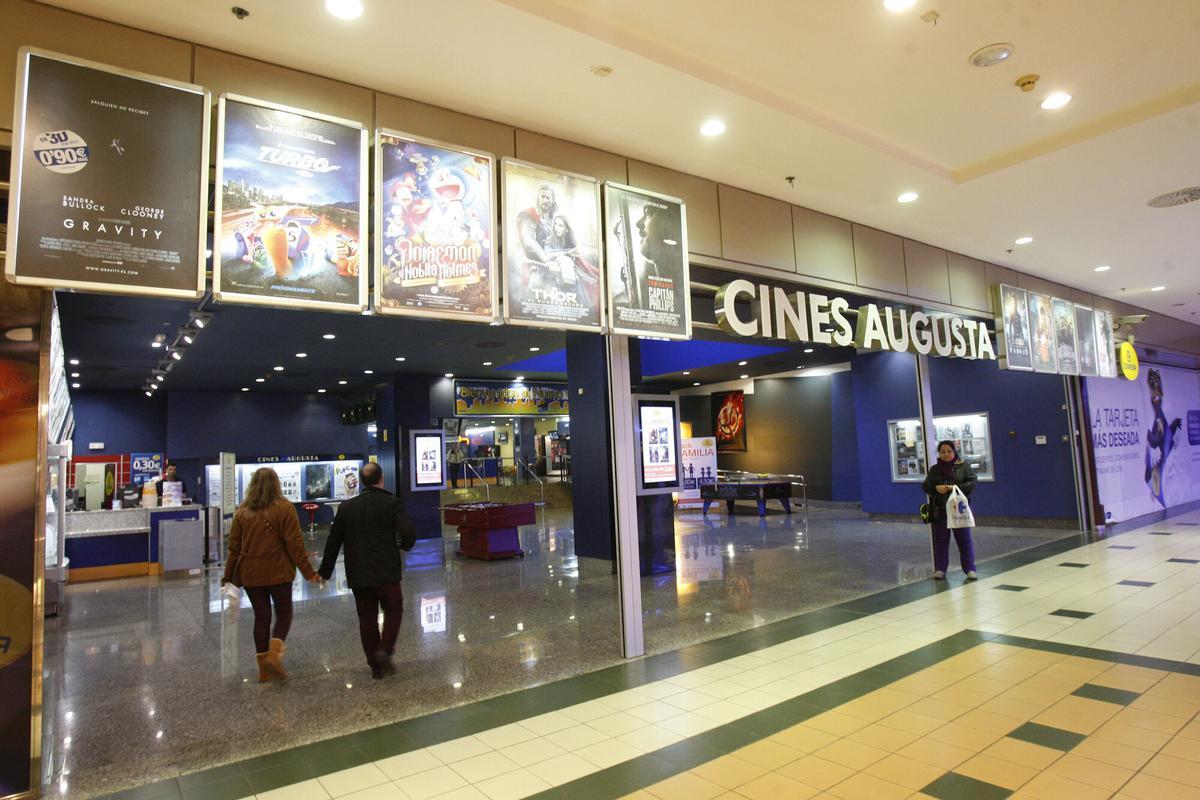 14/11/2013ZARAGOZAULTIMO DIA DE APERTURA DE LOS CINES CINESA AUGUSTA EN EL CENTRO COMERCIAL AUGUSTA.CINE. SALAS DE CINE.ANGEL DE CASTROCAMARA DIGITAL. CINE. SALAS DE CINE