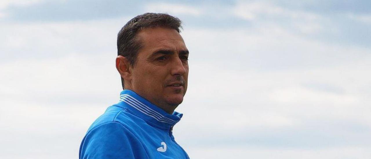 Carlos Salvachúa, entrenador del Tudelano. |  // CDTUDELANO