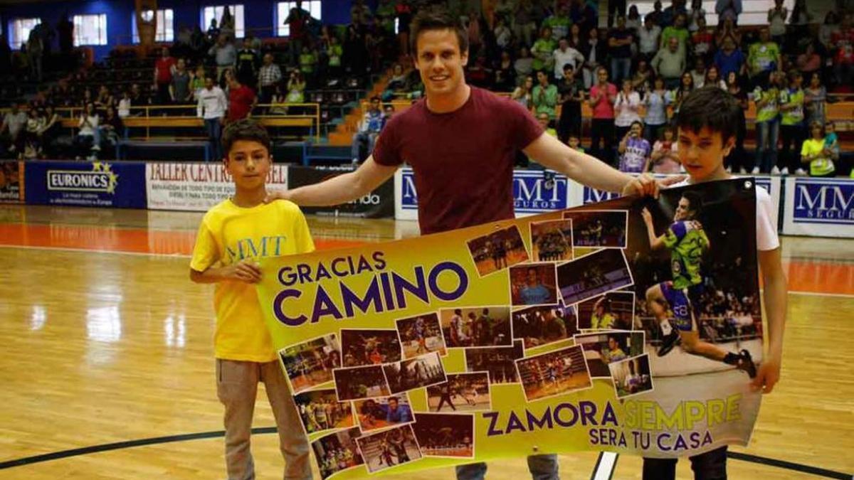 Imagen de la despedida de Miguel Camino, renovado por el Atlético Valladolid.