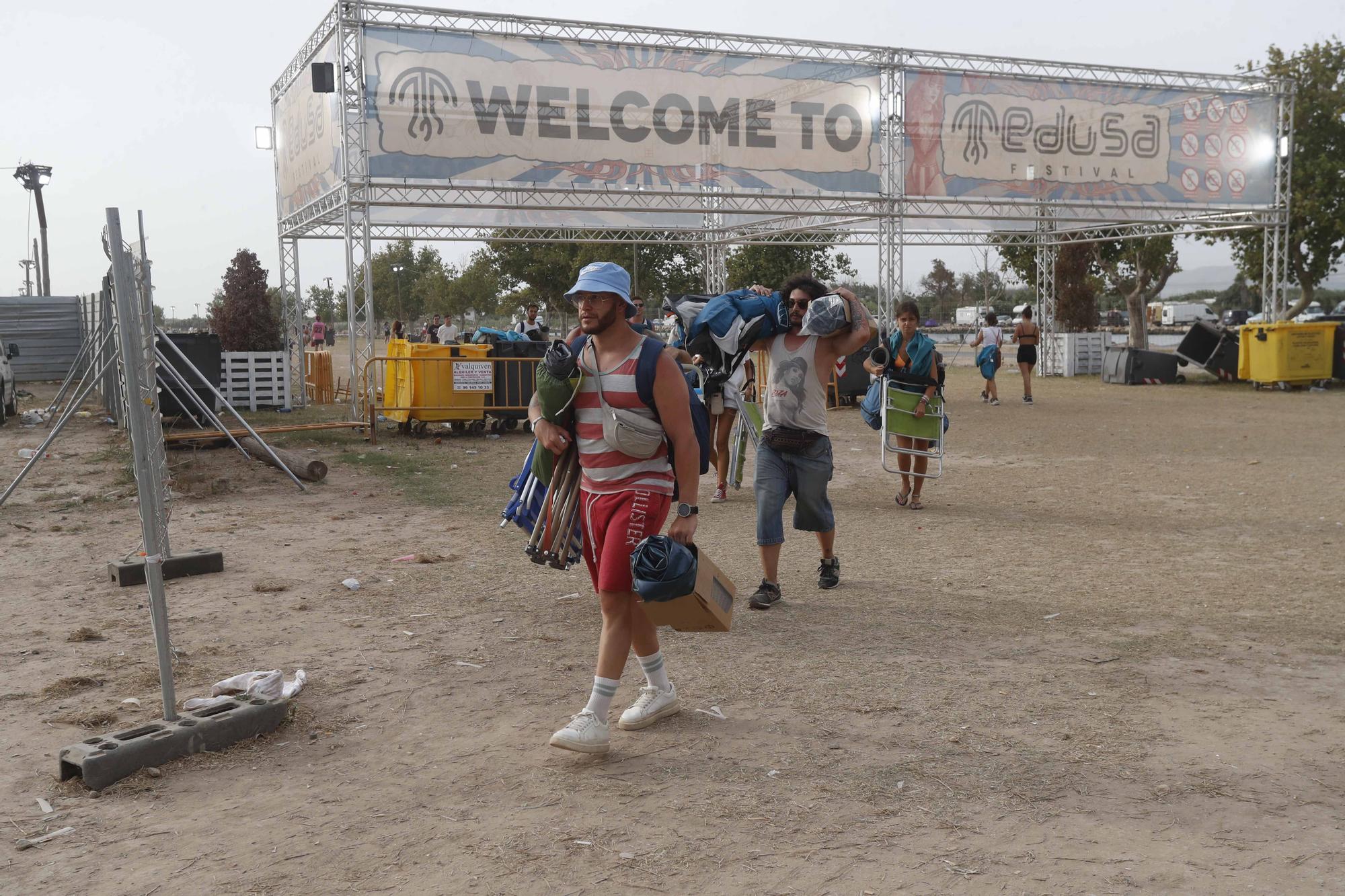 Los acampados en el Medusa comienzan a abandonar Cullera