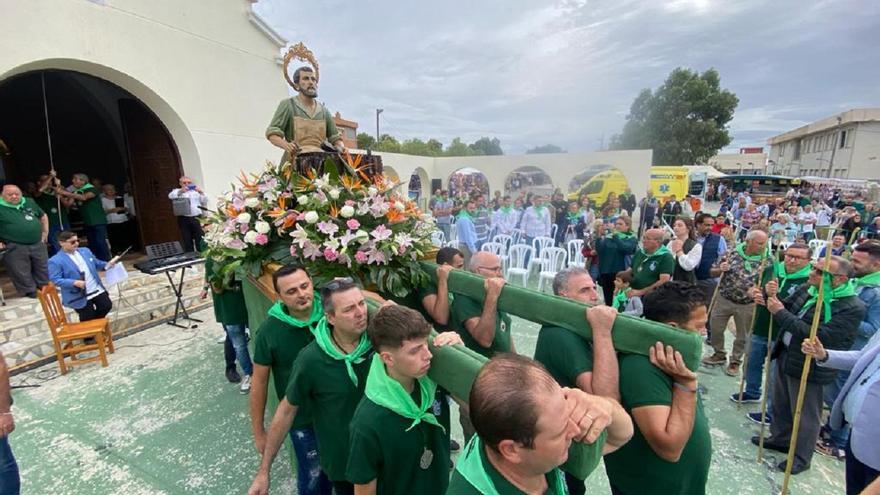 El patrón de los zapateros sale en romería en Elche