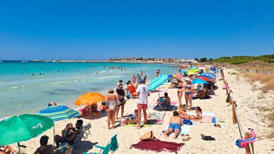 Der Strand am Es Trenc ist beliebt - und entsprechend voll.
