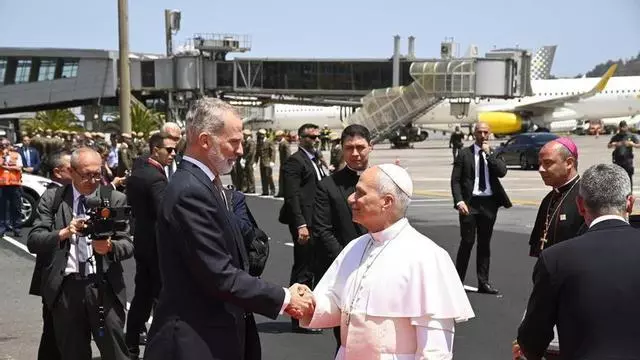 El Papa viaja en el Falcon del Rey tras la avería del avión que debía trasladarle