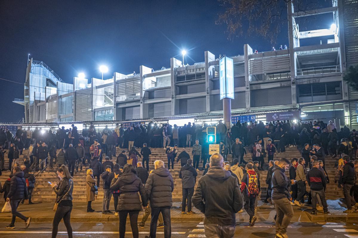 Quejas vecinales por molestias y aglomeraciones los días de partido en el Camp Nou y por el futuro proyecto del Espacio Barça