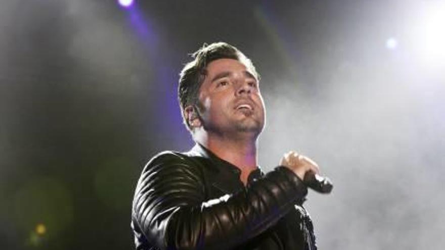 El cantant, durant la seva actuació a Roses el juliol del 2017.