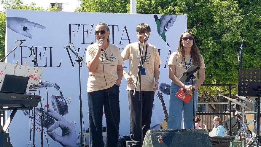 Gran acogida de "Reviscolem. Festa pel Valencià" en Paiporta