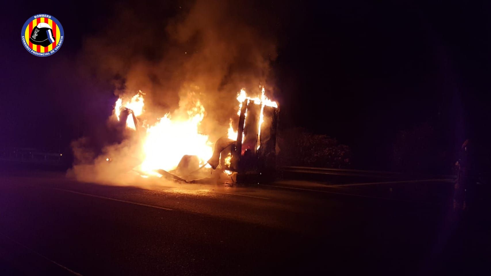 Incendio de un camión en la A-7 a la altura de Godella