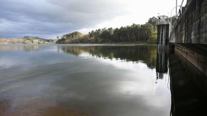 El embalse de Cecebre, casi lleno, el mes pasado.