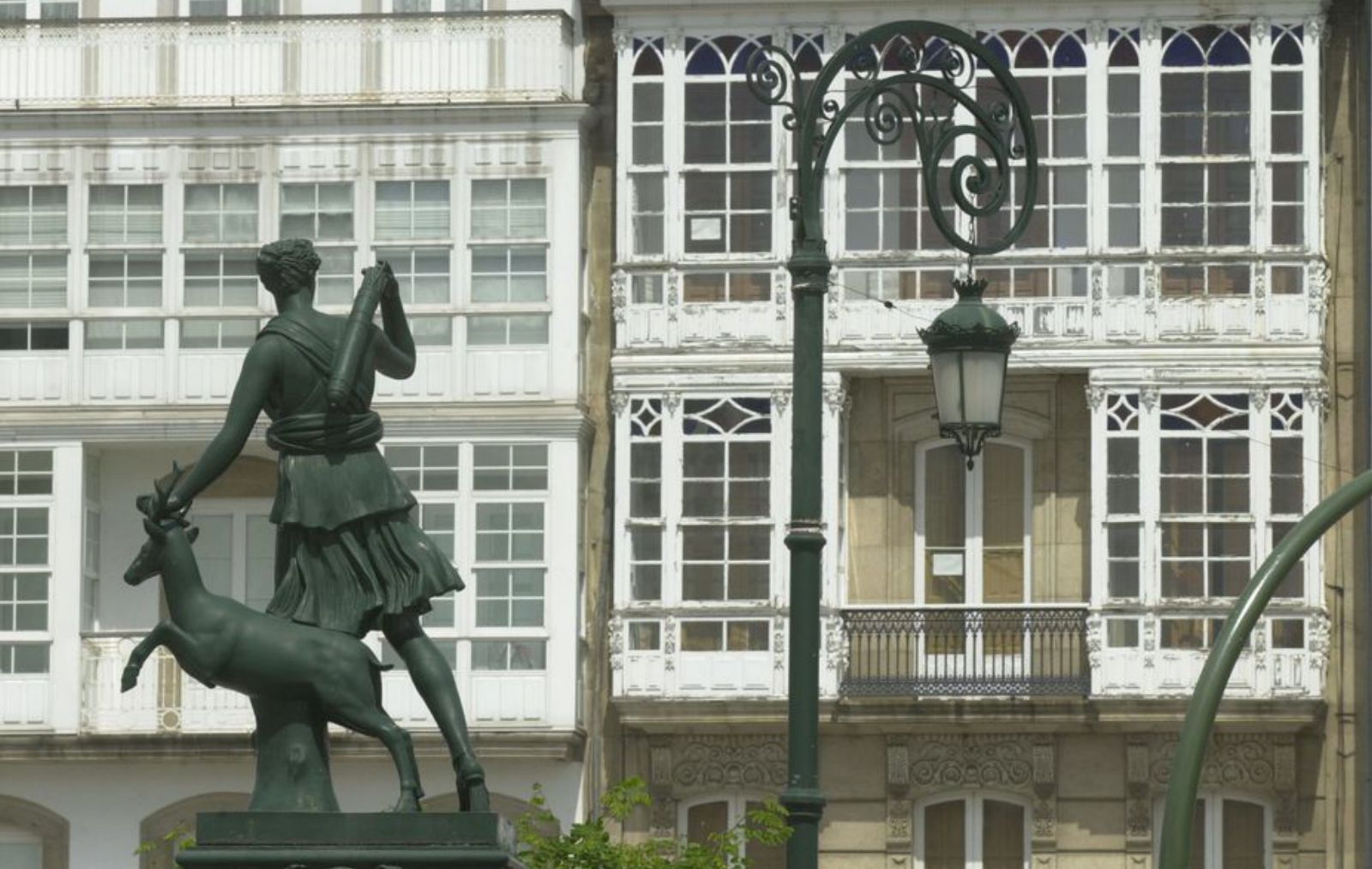 Casas con galerías en el casco histórico de Betanzos. |   // VÍCTOR ECHAVE