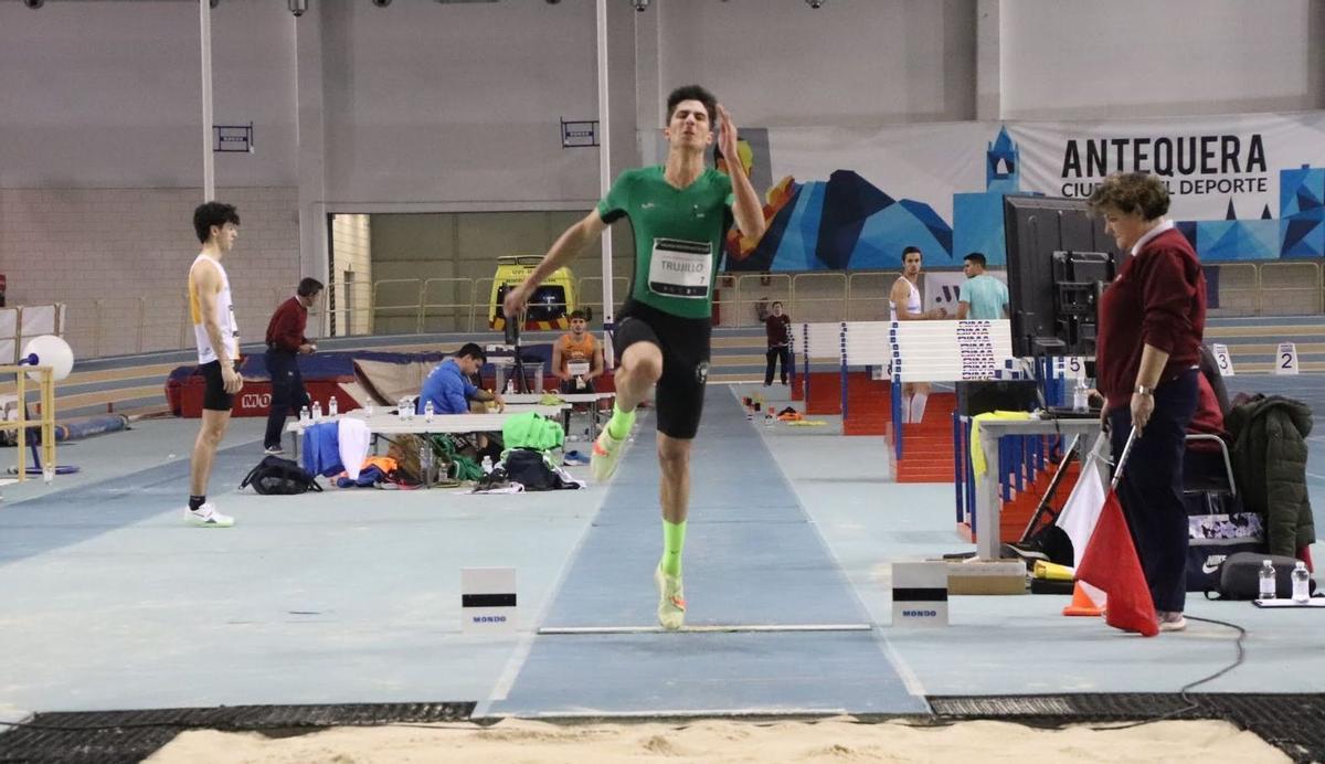 Juan Francisco Trujillo, durante un salto.