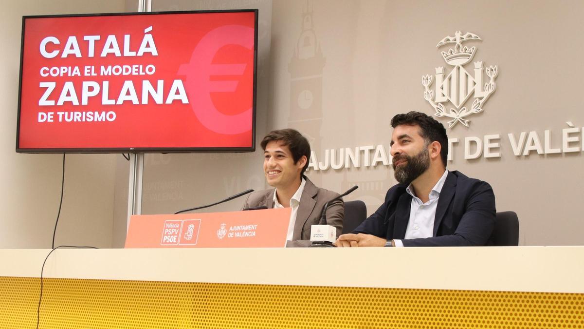 Los socialistas Borja Sanjuán y Javier Mateo en rueda de prensa
