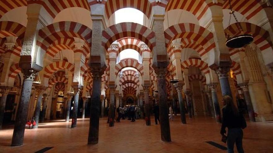 Interior de la Mezquita-Catedral de Córdoba.