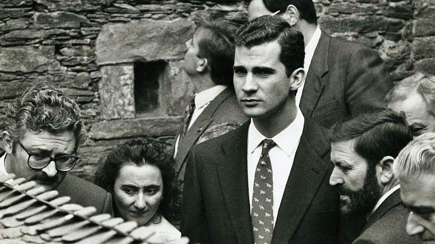 A la derecha, José María Naveiras Escanlar, junto al hoy Rey de España, en 1993, en Grandas de Salime.