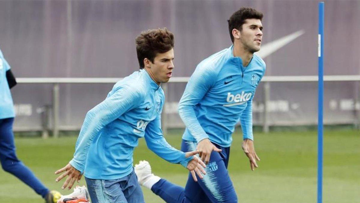 Riqui Puig y Aleñá, en un entrenamiento con el primer equipo