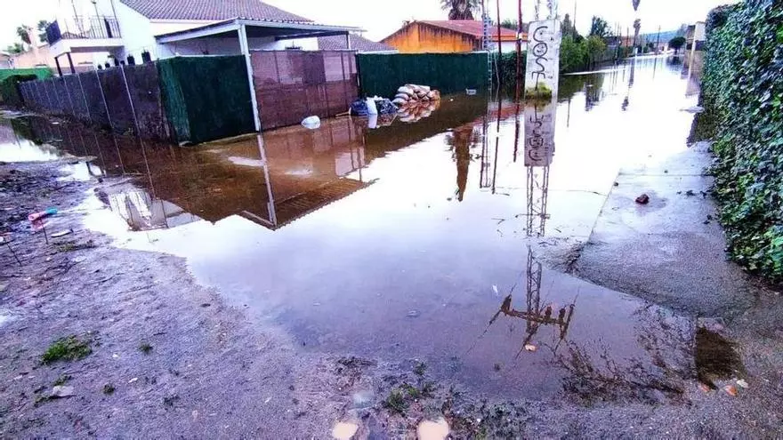 Vídeo | Desalojados nuevamente los vecinos de La Isleta de Coria por el aumento del caudal del Alagón