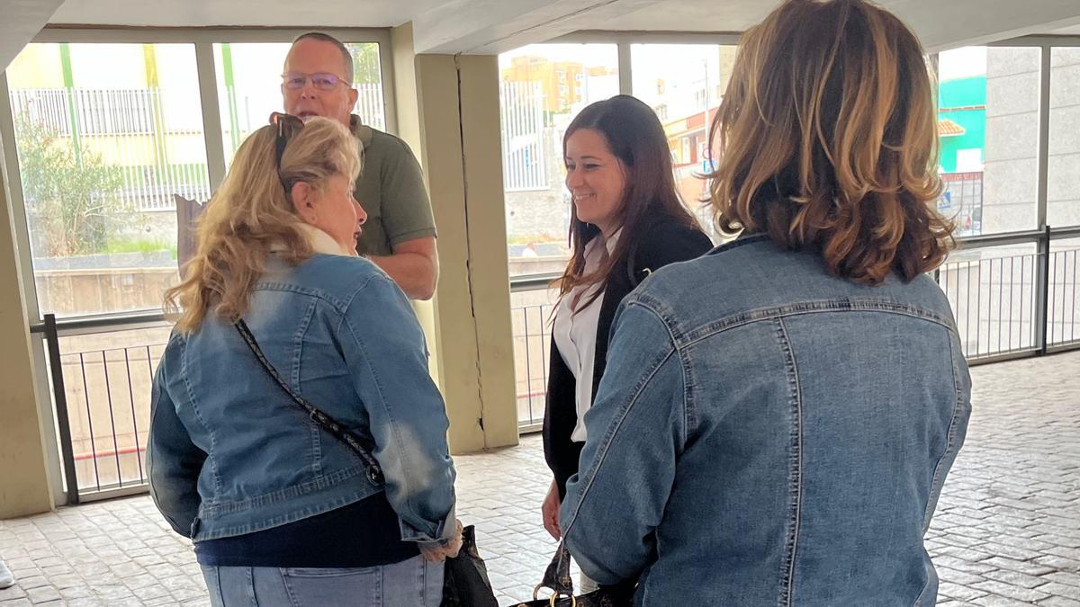 La edil de Vivienda visita los inmuebles de Santa Clara y San Pío en los que se va a intervenir.