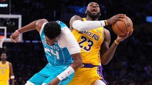 Lebron ante los Hornets