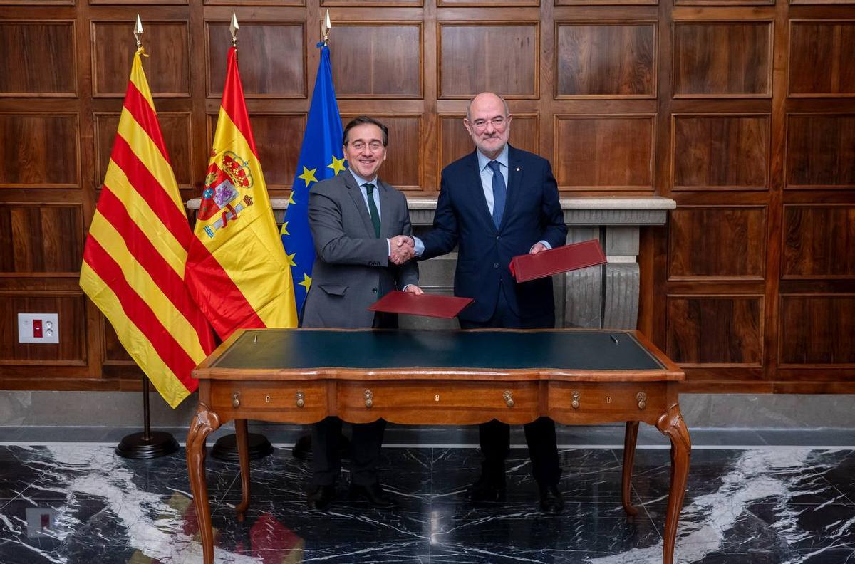 El ministro José Manuel Albares y el conseller Jaume Duch el lunes en Madrid.