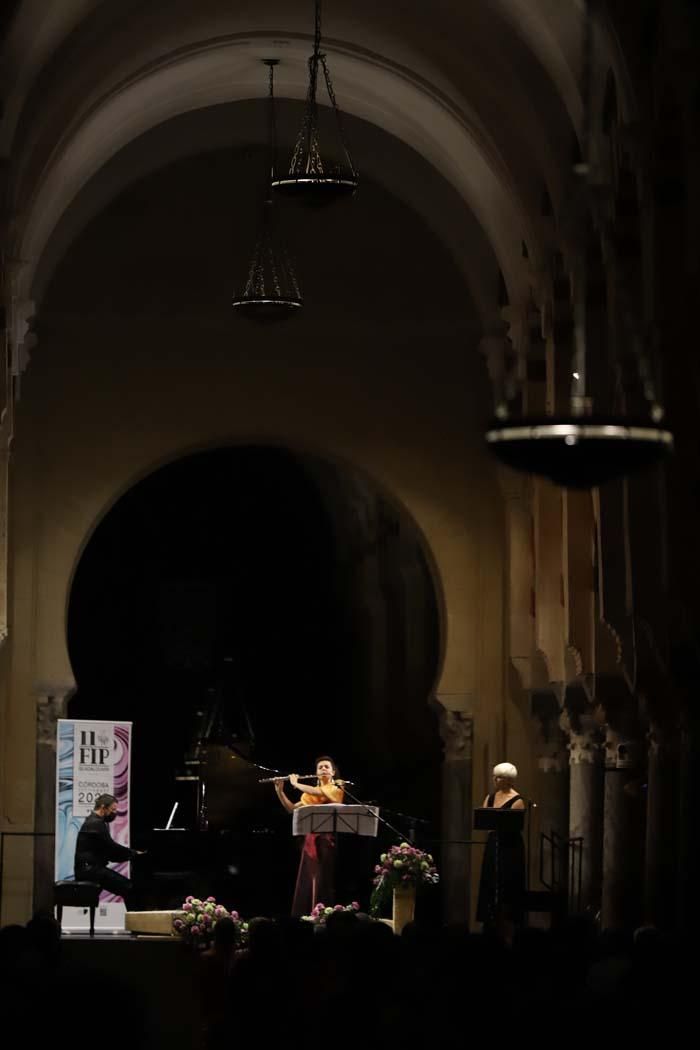 Pasión Vega eleva su voz, en la Mezquita-Catedral, por las víctimas del Covid