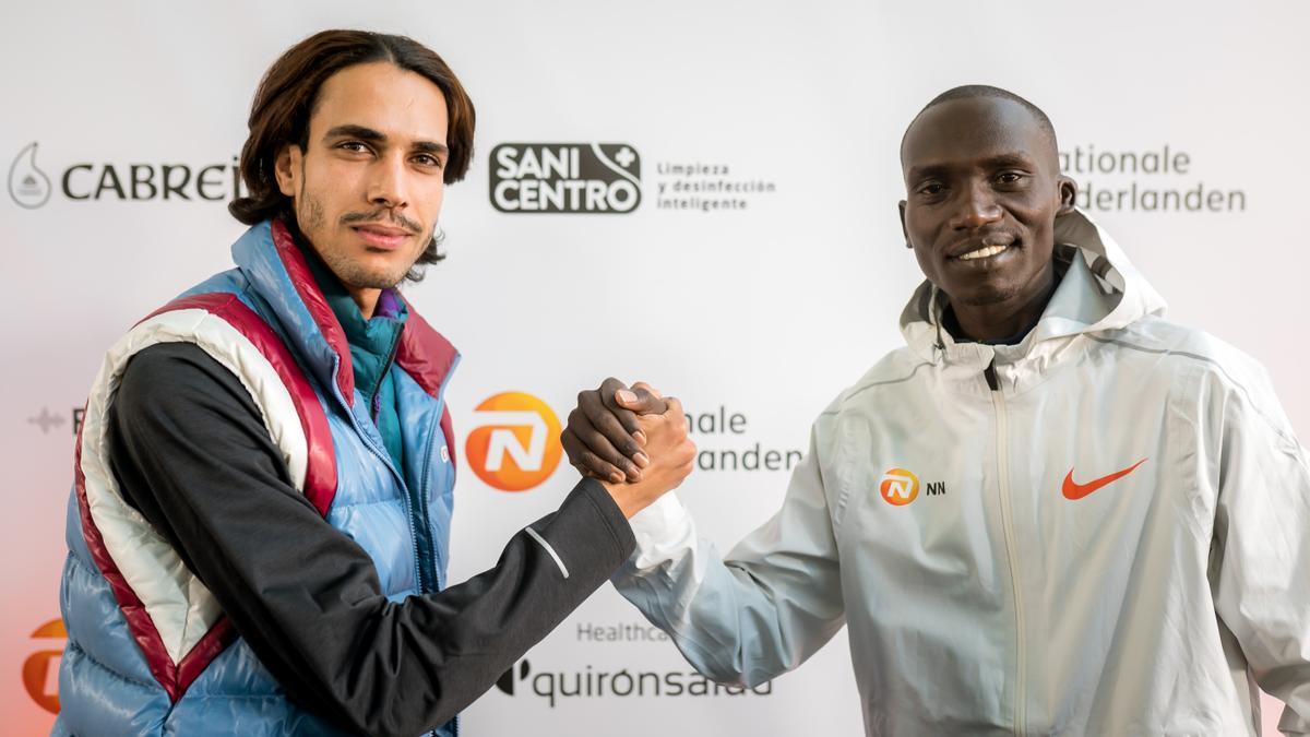 Mohamed Katir y Joshua Cheptegei, en la presentación oficial