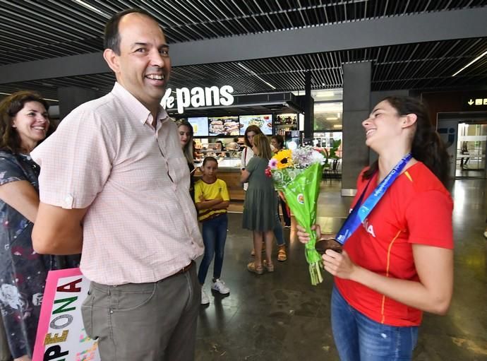 22/07/2019 TELDE.  Llegada al aeropuerto de Gran Canaria de Elena Melían, medalla en el Mundial de Sincronizada.  Fotógrafa: YAIZA SOCORRO.  | 22/07/2019 | Fotógrafo: Yaiza Socorro