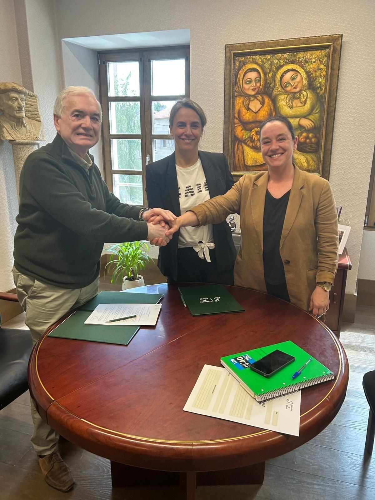 Firma del convenio entre Silleda y Afapo.