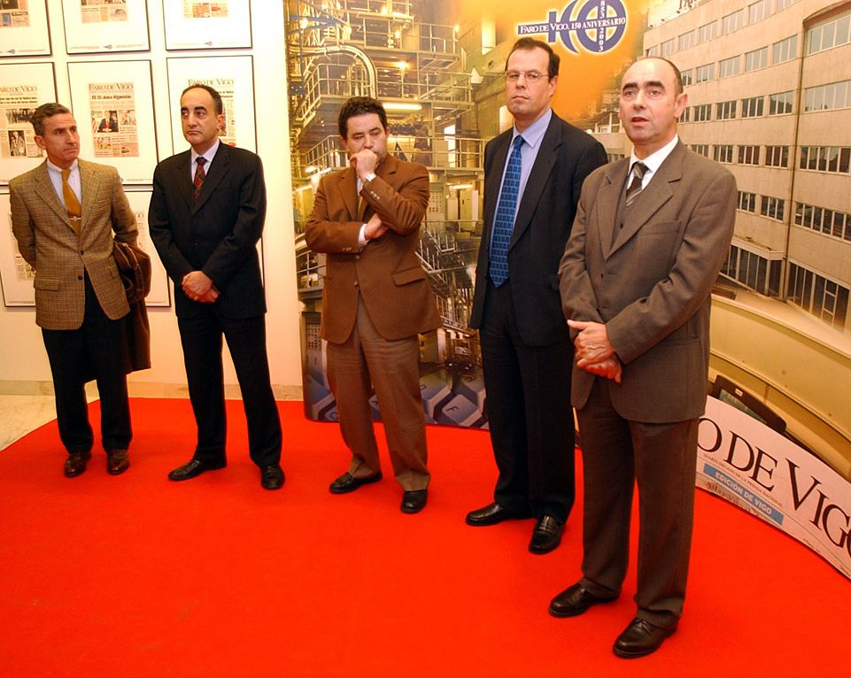 Exposición Las noticias de la historia celebrando el 150 aniversario de Faro en Pontevedra Rafa Vázquez en 2003 .jpg